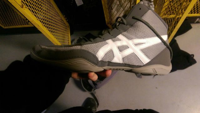 showing the side grip of the ASICS Matflex 5 wrestling shoe