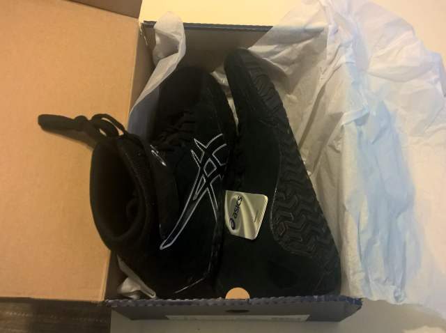 asics aggressor 2 wrestling shoes in the box